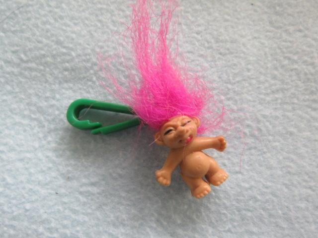 Kleine sleutelhanger met trol met roze haar, Verzamelen, Sleutelhangers, Zo goed als nieuw, Knuffel of Figuurtje, Ophalen of Verzenden