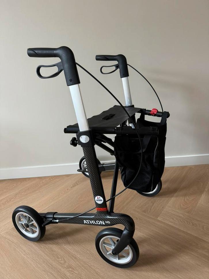 Rollator ATHLON hd CARBON ultra light softbanden L 2022, Diversen, Rollators, Zo goed als nieuw, Lichtgewicht, Ophalen