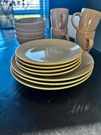 Serviesset beige, Huis en Inrichting, Keuken | Servies, Keramiek, Ophalen of Verzenden, Zo goed als nieuw, Bord(en)