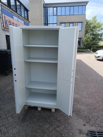 Wittkopp brandwerende kast, 198cmhoog, 55cm diep, 95cm breed beschikbaar voor biedingen