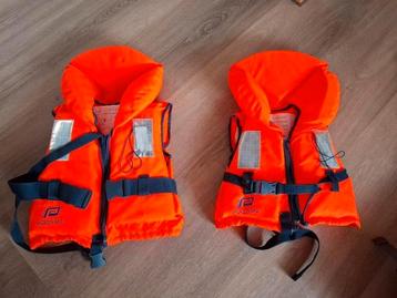 Zwemvesten set: 2x kind, 2x volwassenen beschikbaar voor biedingen
