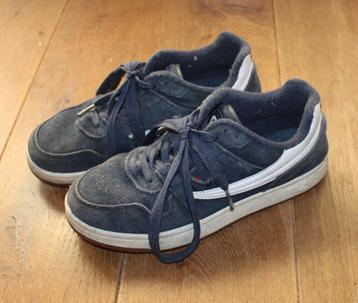 Suede FILA sneakers maat 37 beschikbaar voor biedingen