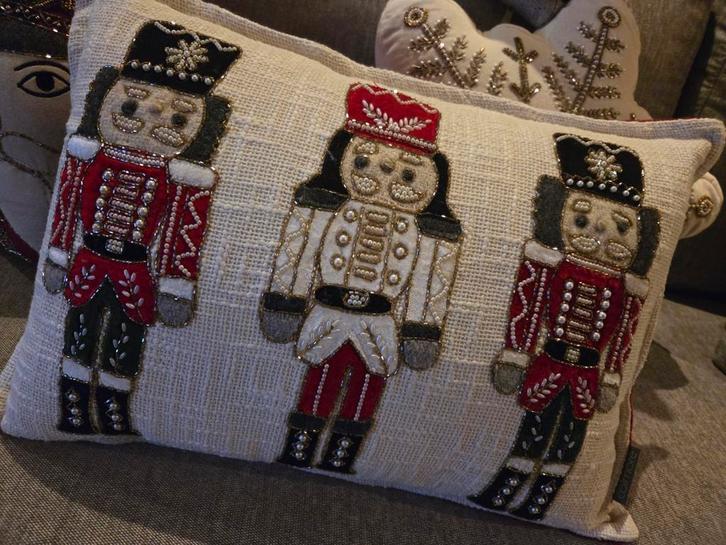 Colmore Kerst Kussen Notenkraker, Huis en Inrichting, Woonaccessoires | Kussens, Nieuw, Beige, Vierkant, Ophalen of Verzenden