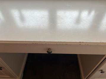 Ikea bureau - Gebruikt, licht beschadigd beschikbaar voor biedingen
