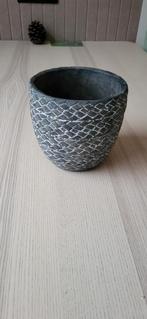 Mooie grijze bloempot met patroon, Tuin en Terras, Bloempotten, Gebruikt, Rond, Beton, Tuin