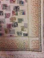 Foulard kleed abstract dessin beige en kleurtjes 226x133cm, Huis en Inrichting, Stoffering | Tapijten en Kleden, Gebruikt, 100 tot 150 cm