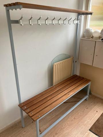 Stevige Gebruikte Kapstok met Bankje beschikbaar voor biedingen