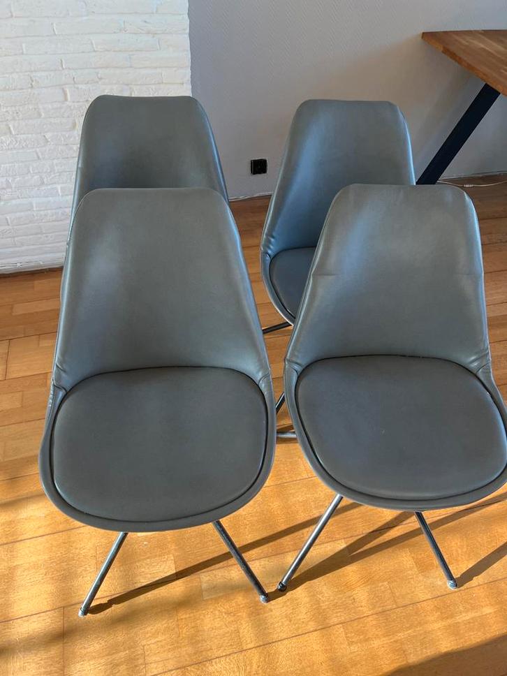 Leen Bakker stoelen, grijs met zwart onderstel, Huis en Inrichting, Stoelen, Gebruikt, Vier, Metaal, Grijs, Ophalen