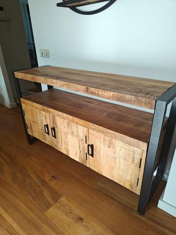 Side Board beschikbaar voor biedingen