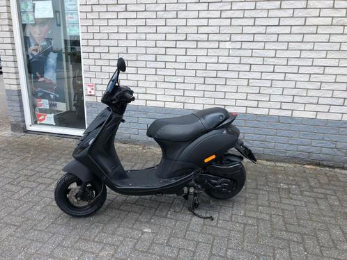MOOIE PIAGGIO ZIP SP 45 4-T MAT ZWART BROM  BJ2009 8000KM, Fietsen en Brommers, Scooters | Piaggio