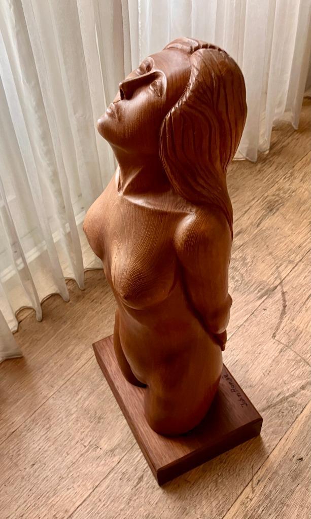 Groot naakt houtsnijwerk gesigneerd, Antiek en Kunst, Kunst | Beelden en Houtsnijwerken, Ophalen of Verzenden