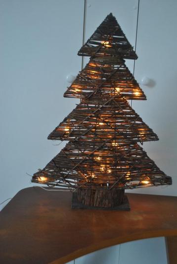 Kerstboom, gevlochten hout met verlichting, 61 cm hoog beschikbaar voor biedingen