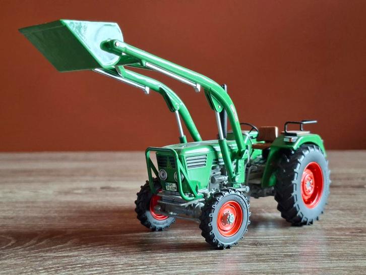 Deutz D4506 / 1:32 / Weise Toys, Hobby en Vrije tijd, Modelauto's | 1:32, Zo goed als nieuw, Tractor of Landbouw, Universal Hobbies