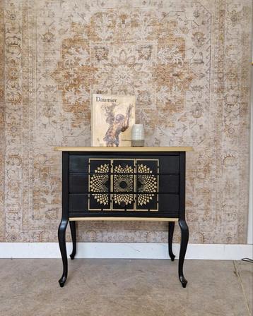 Queen Anne dressoir in zwart/ zwarte ladekastje  beschikbaar voor biedingen