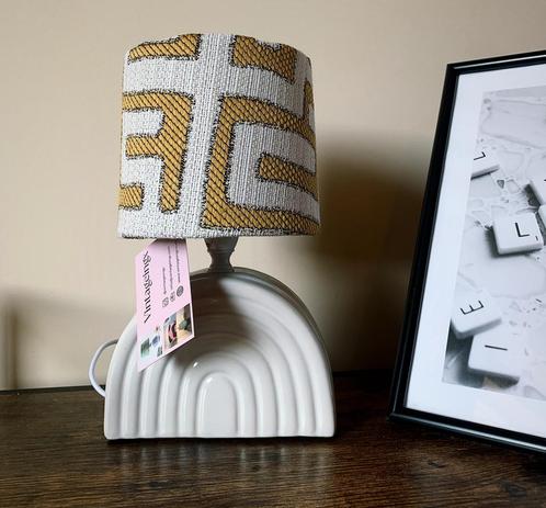 Stijlvolle lamp! / lampenkap/ lampenvoet NIEUW, Huis en Inrichting, Lampen | Lampenkappen, Zo goed als nieuw, Rond, Wit, Ophalen of Verzenden