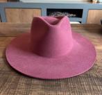 Old habits die hard The iconic hoed roze, Ophalen of Verzenden, Nieuw, Hoed