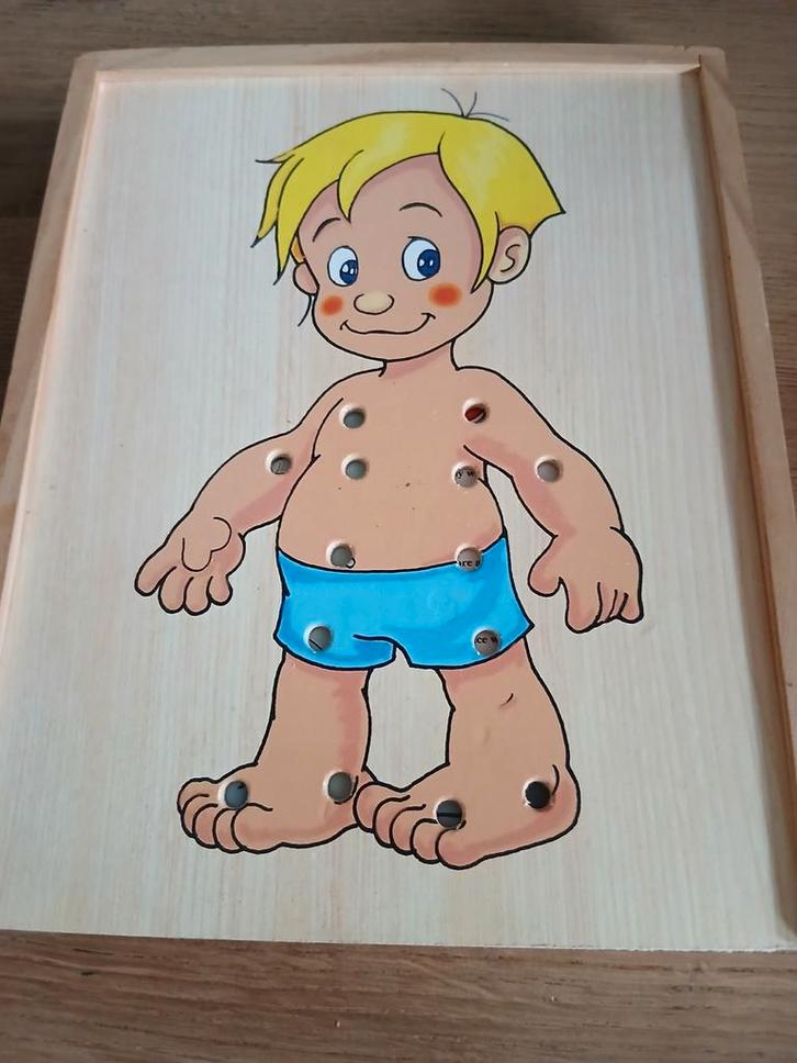 Aankleedpop van hout met touwtjes, Kinderen en Baby's, Speelgoed | Educatief en Creatief, Zo goed als nieuw, Knutselen, Bouwen