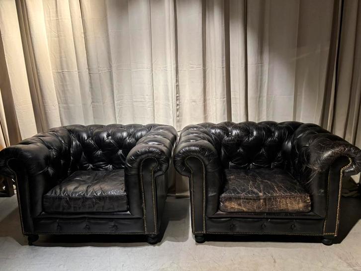 Set Zwarte Chesterfield Fauteuils Vintage Stoer -Lifestyle, Huis en Inrichting, Fauteuils, Gebruikt, Leer, 100 tot 125 cm, 75 tot 100 cm