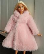 Barbie kleding nieuw - Bontjas lange jas winterjas lichtroze, Ophalen of Verzenden, Nieuw, Barbie