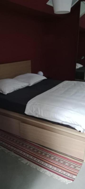 IKEA Malm Bed 160x200cm inclusief Matras en topper - afbeelding 4