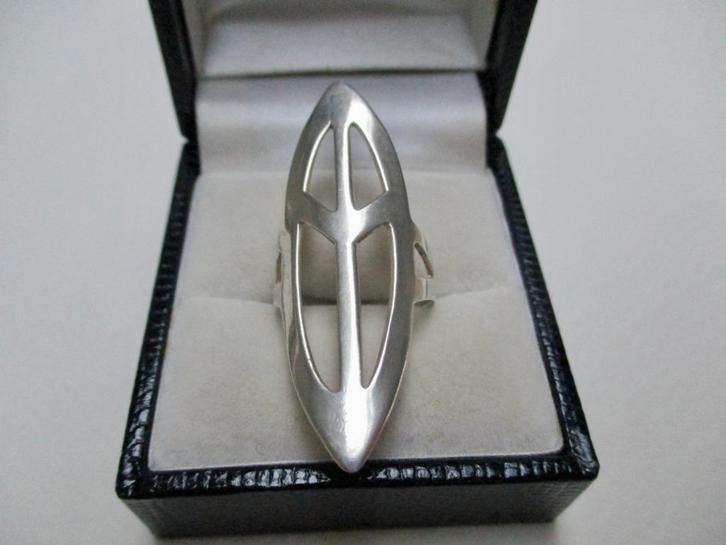 Zilveren mooie aparte ring 17 mm. open model 925 zilver, Sieraden, Tassen en Uiterlijk, Ringen, Zo goed als nieuw, Dame, 17 tot 18