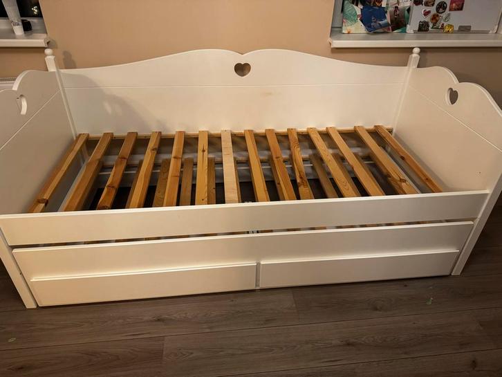 Gratis - Meisjesbed en kledingkast, Kinderen en Baby's, Kinderkamer | Complete kinderkamers, Gebruikt, Meisje, Ophalen