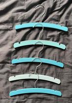5 HEMA baby kleerhangertjes lichtblauw / turquoise jongens, Ophalen of Verzenden, Zo goed als nieuw