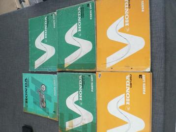 2 diverse honda motorboeken motorfiets jaren 70-90 beschikbaar voor biedingen