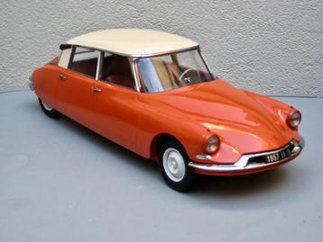 Citroen ID 19 1957 oranje Capucine, crème dak Norev 1:12 beschikbaar voor biedingen