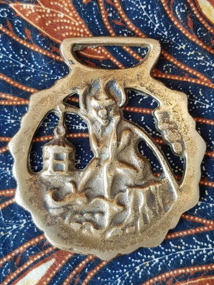 Mooi oud Engels koper kleppermannetje met een Pixie 7,8 cm., Antiek en Kunst, Antiek | Koper en Brons, Koper, Ophalen of Verzenden