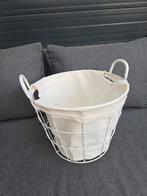 Witte metalen mand met stoffen voering, Huis en Inrichting, Woonaccessoires | Schalen en Manden, Overige materialen, Mand, Rond