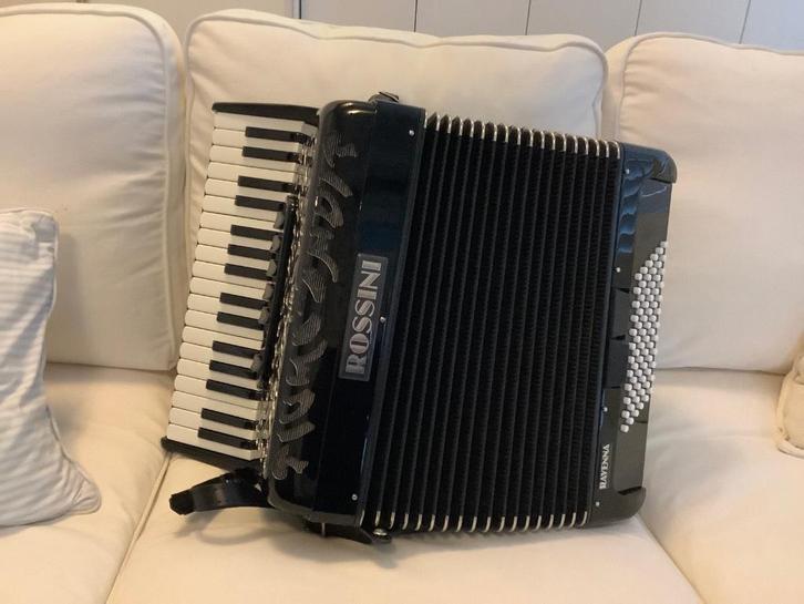 Muziek instrumenten accordeon, Muziek en Instrumenten, Accordeons, Zo goed als nieuw, Toetsaccordeon, 72-bas, Overige merken, Met koffer