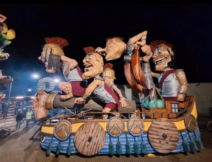 Carnavalswagen Thema: Romeinen, Hobby en Vrije tijd, Feestartikelen, Zo goed als nieuw, Feestartikel, Carnaval, Ophalen