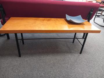 Salontafel, bijzettafel, 131x45 cm.