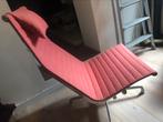 Vitra eames aluminium Ea124 loungechair, Ophalen, Zo goed als nieuw