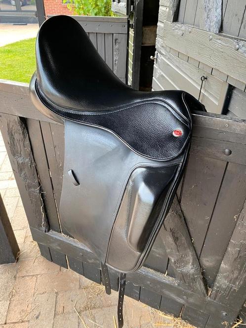 Kent & Masters s-line, Dieren en Toebehoren, Paarden en Pony's | Zadels, Zo goed als nieuw, Dressuur, Ophalen of Verzenden