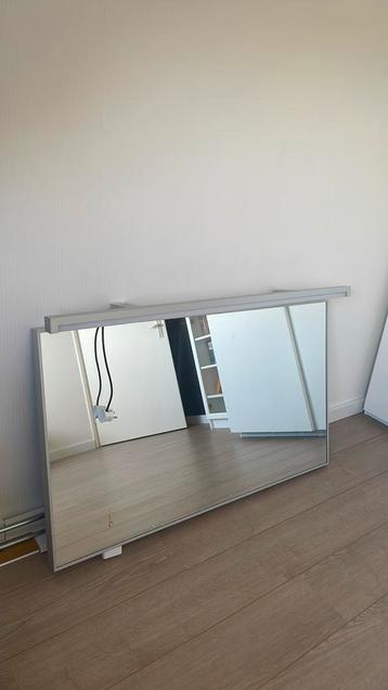 Badkamer spiegel met verlichting beschikbaar voor biedingen
