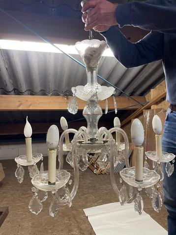 Venetiaanse kroonluchter van glas beschikbaar voor biedingen