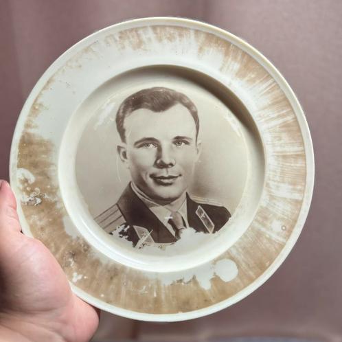 Vintage Sovjet Gagarin Bord – Phenolhars / Melamine – 24 cm, Verzamelen, Militaria | Algemeen, Ophalen of Verzenden