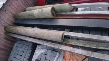 gratis af te halen, hoekpaal,ronde paal,hout,brandhout. beschikbaar voor biedingen