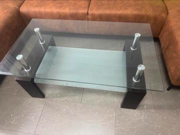 Mooie salontafel beschikbaar voor biedingen
