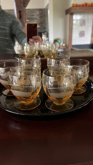 6 amberkleurige geëtste glaasjes beschikbaar voor biedingen