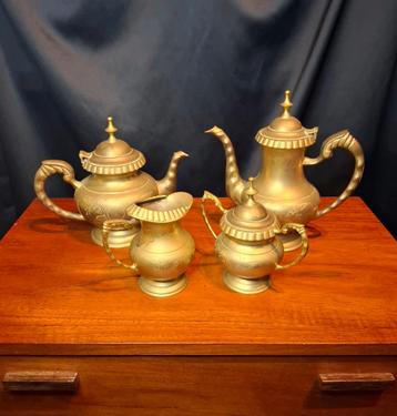 Vintage Bronzen Koffie & Thee stel beschikbaar voor biedingen
