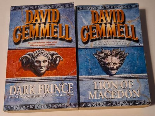 Lion of Macedon en Dark Prince - 2 boeken van David Gemmell, Boeken, Fantasy, Gelezen, Ophalen of Verzenden