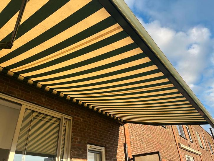 Zonnescherm 4,5m breed, 3m uitval - izgs, Tuin en Terras, Zonneschermen, Zo goed als nieuw, Knikarmscherm, 150 tot 300 cm, 450 cm of meer