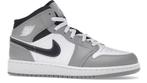 Nike Jordan 1 Mid Light Smoke Grey GS maat 36 & 38, Kleding | Dames, Schoenen, Ophalen of Verzenden, Grijs, Sneakers of Gympen