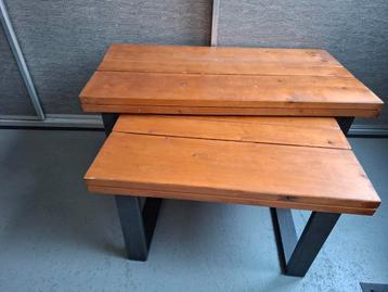 2 leuke salontafel van steigerhout met stalen u poot.  beschikbaar voor biedingen