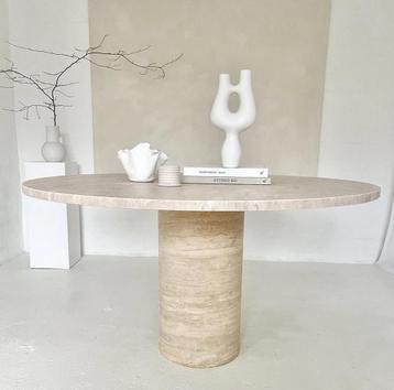 NIEUW: Exclusive Travertine Eettafel €3.350) beschikbaar voor biedingen