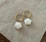 Zilveren vergulde oorbellen met mother of pearl roosjes, Ophalen of Verzenden, Nieuw, Goud, Zilver