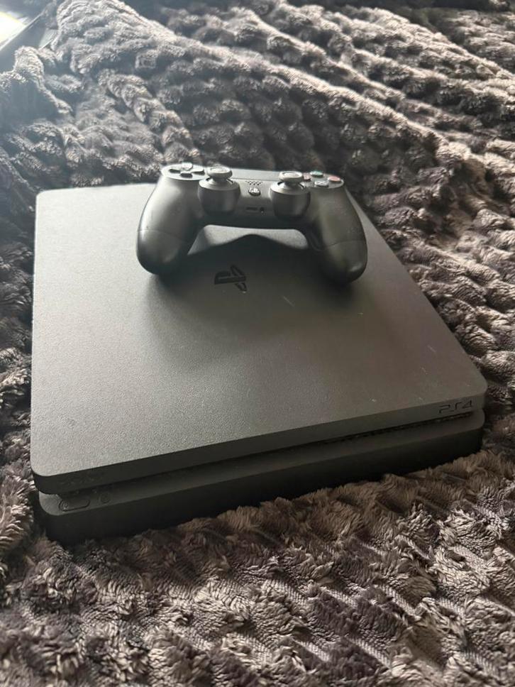 PlayStation 4 Slim met 1TB opslag en controller, Spelcomputers en Games, Spelcomputers | Sony PlayStation 4, Zo goed als nieuw